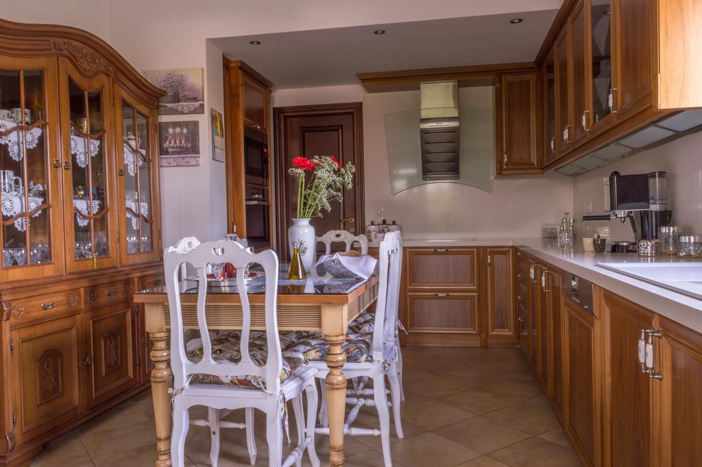 Luxury Villa Karteros Luaran gambar